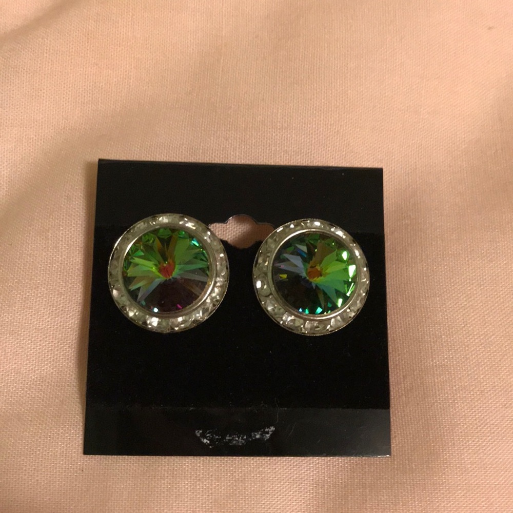 NWOT-Iridescent Rhinestone Earrings